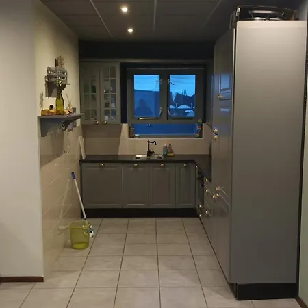 Woning Voor 6 Personen Voor Arbeidershuisvesting Lägenhet Beverwijk